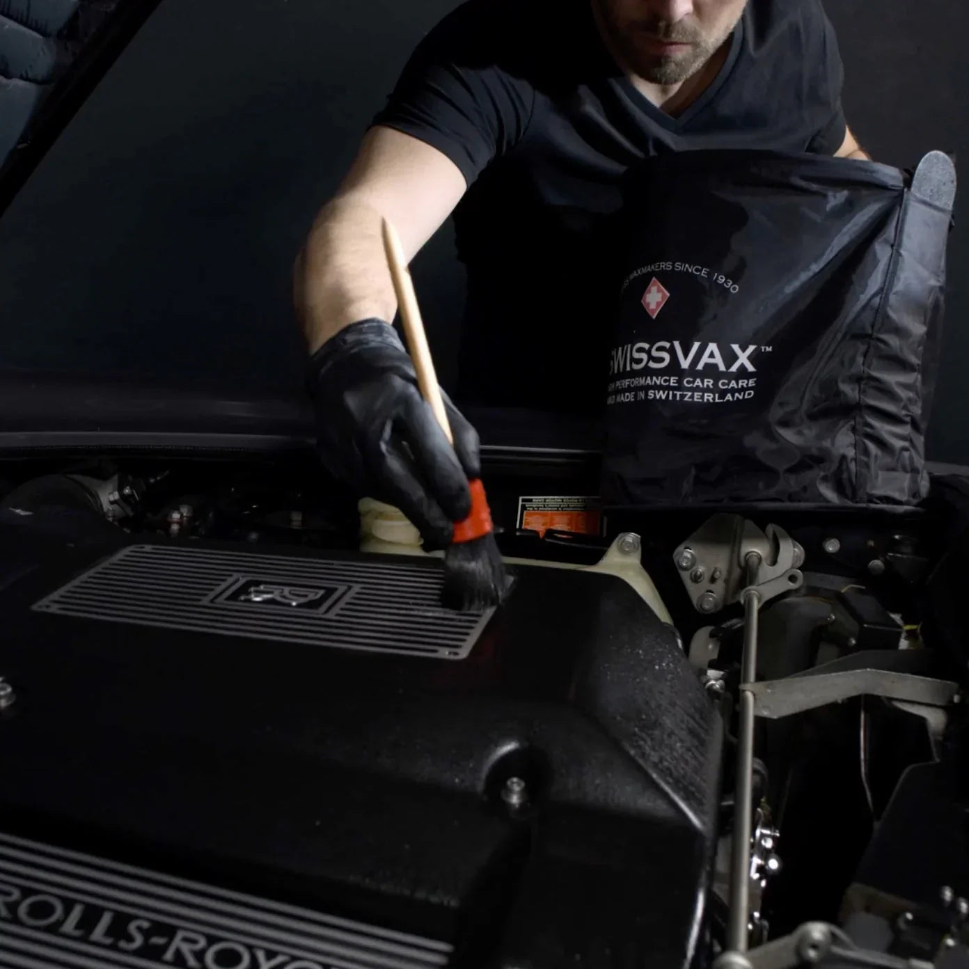 Limpieza y sellado del compartimento del motor – cómo hacerlo de forma profesional, segura y sin estrés