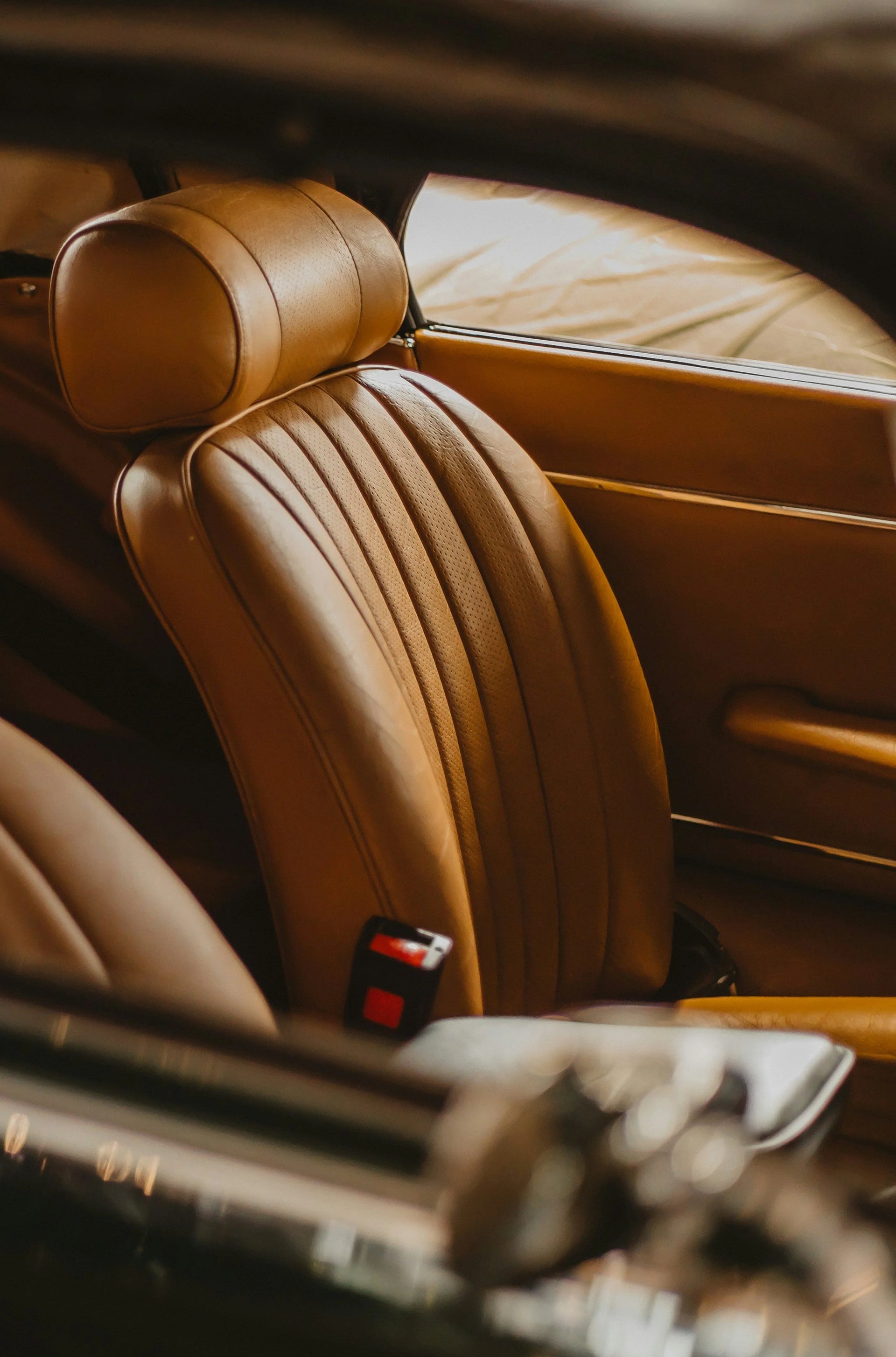 Cuidar corretamente do couro auto – as perguntas mais frequentes e respostas profissionais
