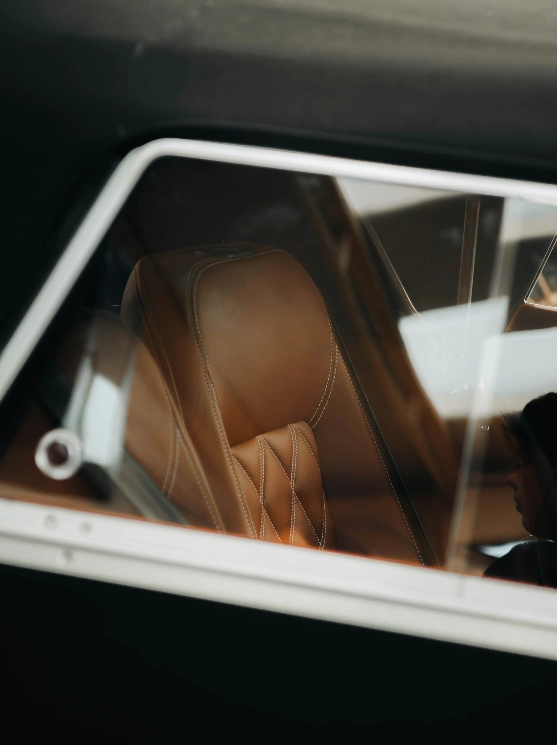 Limpeza e cuidado do couro auto. Assim o couro do carro fica bonito – uma vida inteira